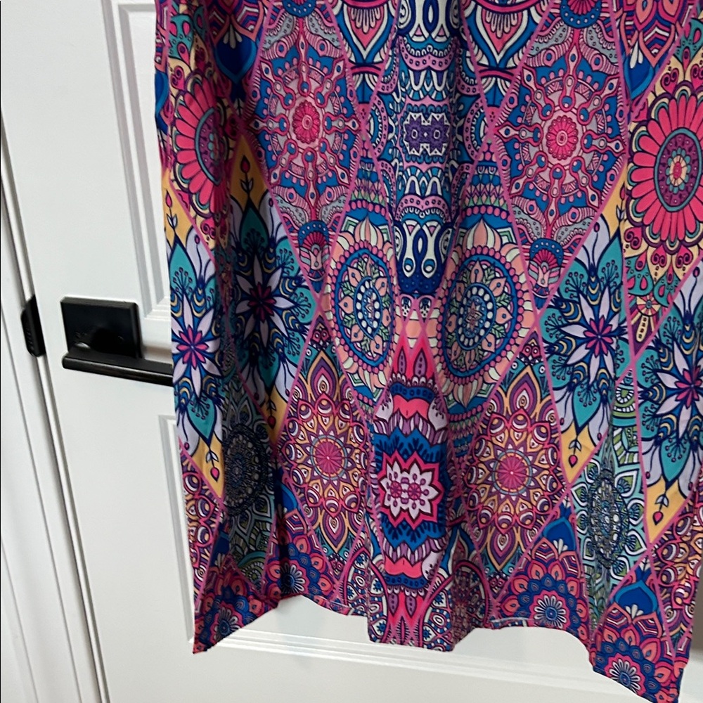 Colorful Geometric Patterned Top - Picture 5 of 8